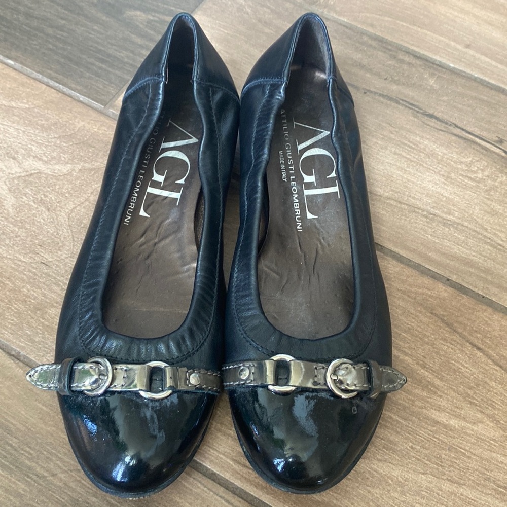 AGL Attilo Giusti Leombruni patent cap to leather flats 37